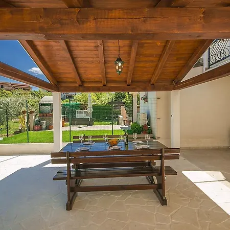 Сasa de vacaciones Charming Beachfront In *