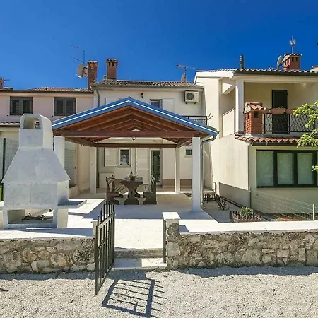 Сasa de vacaciones Charming Beachfront In *