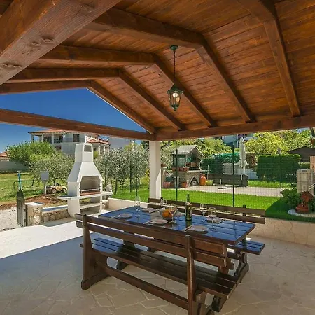 Charming Beachfront In Сasa de vacaciones