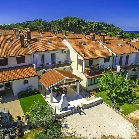 Сasa de vacaciones Charming Beachfront In