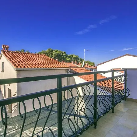 Сasa de vacaciones Charming Beachfront In *