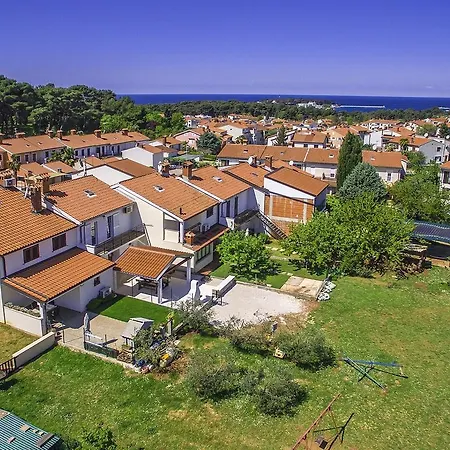 Charming Beachfront In Feriehus