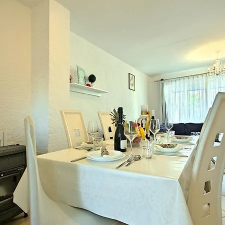 Charming Beachfront In Holiday home *