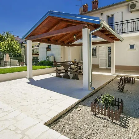 Charming Beachfront In Holiday home Porec